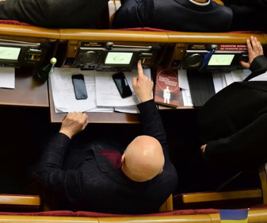 Народного депутата Валерія Головка піймали за «кнопкодавством»