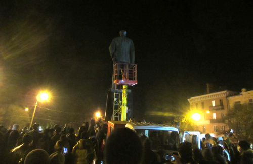 Повалення пам'ятника Леніну в Полтаві