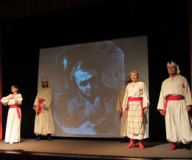 Актори Полтавського академічного театру ляльок, які презентували виставу «Думи Кобзаря»