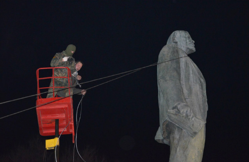 Повалення пам’ятника Леніну у Полтаві