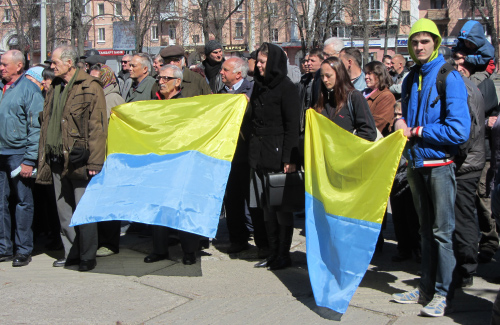 У Полтаві деякі активісти навмисно перевернули прапор України