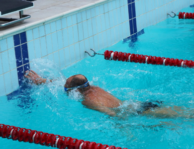Олександр Мамай у басейні «Дельфін»