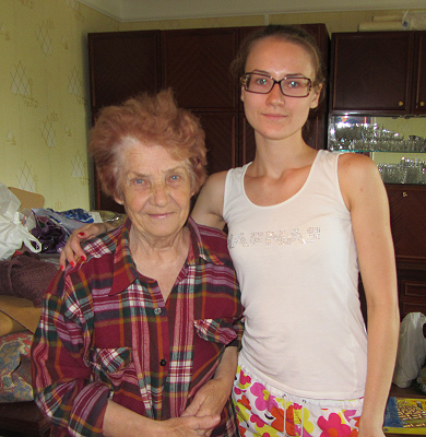 Лідія Плотнікова із онукою Наталією