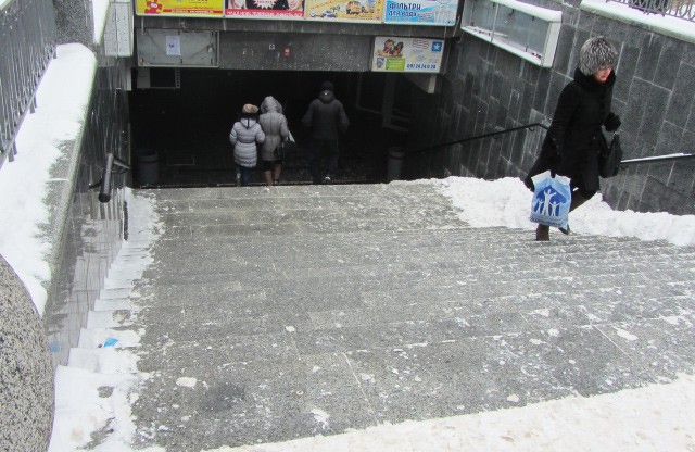 Очищений він снігу підземний переход від кінотеатру ім. Котляревського