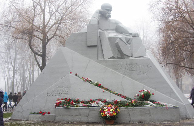 Покладання квітів до пам’ятника Тарасу Шевченку
