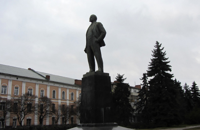 Знесений пам'ятник Леніну у Полтаві