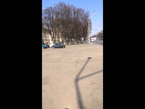 Опасный дрифт на ул. Фрунзе в Полтаве (2015.03.21)