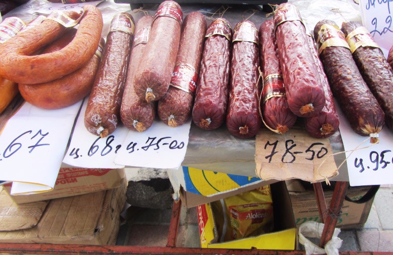 Цены на колбасы на ярмарке