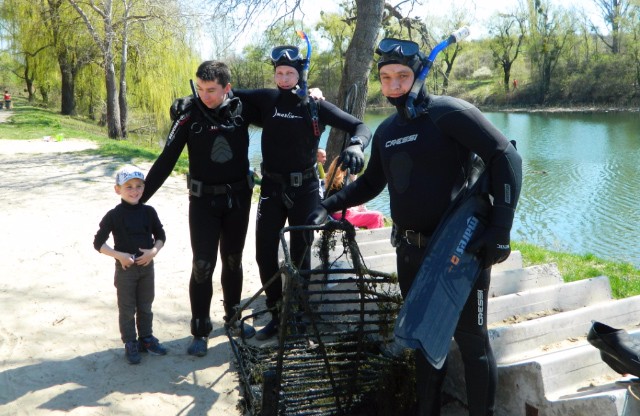 Члени клубу підводного полювання «Калкан-Полтава» очистили ставок у Горбанівці