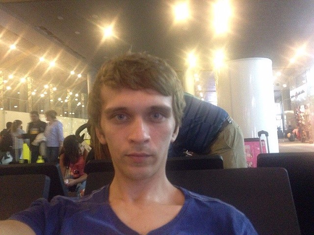 Максим Бочаров в транзитной зоне аэропорта в Боготе