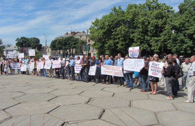 Мітинг працівників КП «Полтававодоканал» під стінами Полтавської облради