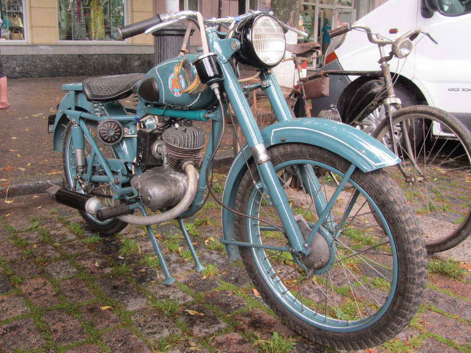 Один із перших мотоциклів Ковровського заводу