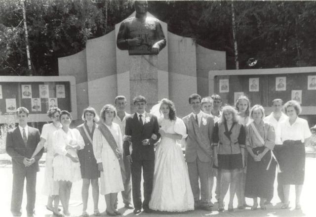 95 рік, весілля курсанта на території Артучилища.