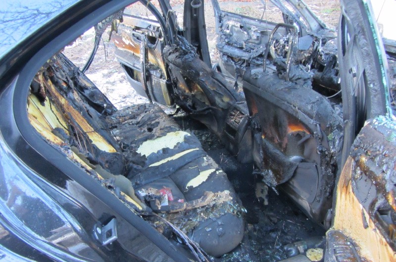 Сгоревший Mercedes-Benz S320