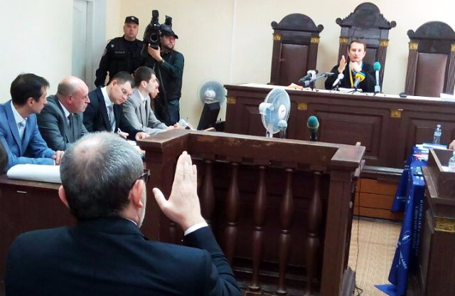 Геннадий Кернес в зале суда