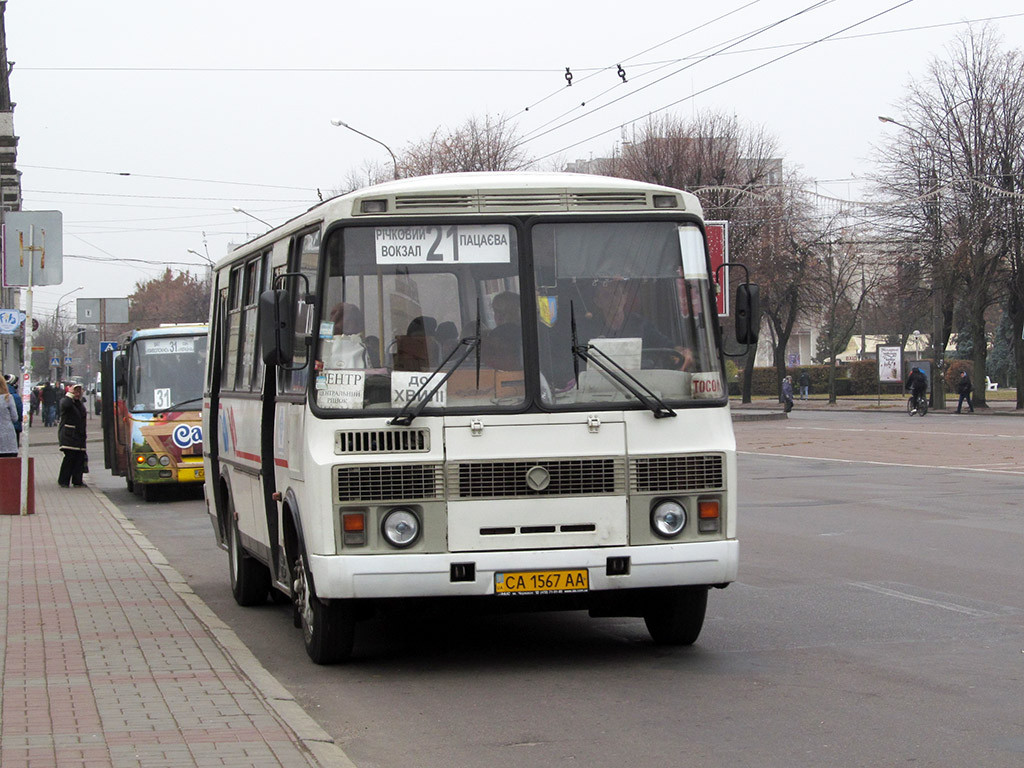 Типовий черкаський автобус - ПАЗік. Дивно, що їх у Черкасах величезна кількість, враховуючи те, що у Черкасах працює завод по виробництву автобусів