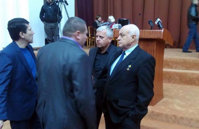 Депутат Олександр Коросташов (праворуч)
