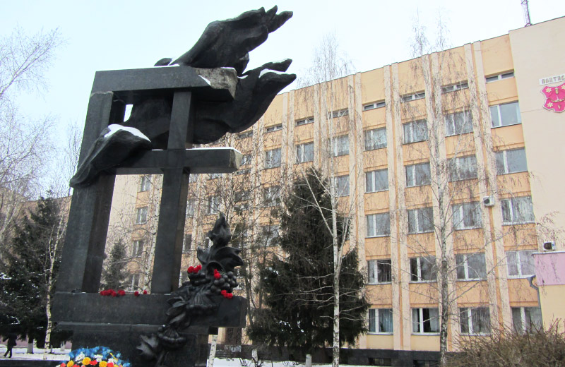 Памятник жертвам аварии на Чернобыльской АЭС в Полтаве