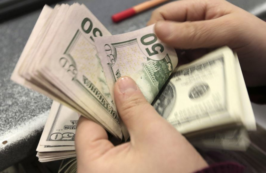 Голова сільради отримав 81 сувенірну «банкноту» на $50 доларів кожна
