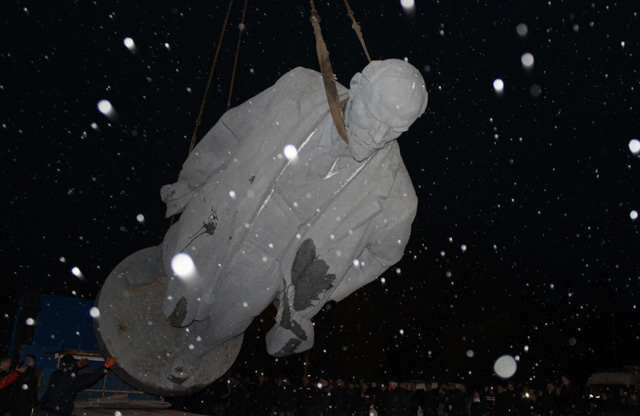 Демонтаж пам’ятника Леніну у Кременчуці, 24.02.2014