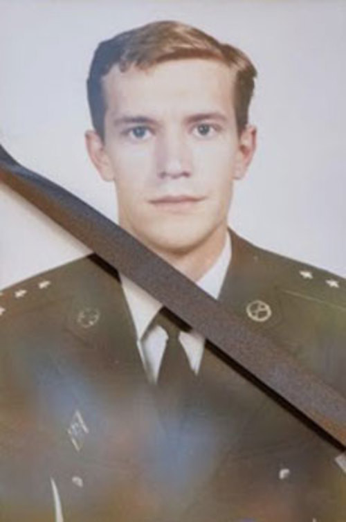 Олександр Максимов — мобілізований офіцер полтавського військкомату. Загинув 14 вересня 2014 року в бою, коли колона військових, що прямувала для підкріплення блокпостів української армії, потрапила у засідку бойовиків.