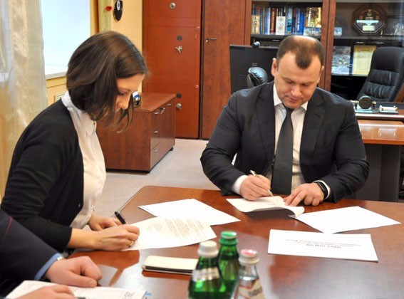 Юлія Городчаніна та Олег Бех на підписанні 1 березня 2016 року