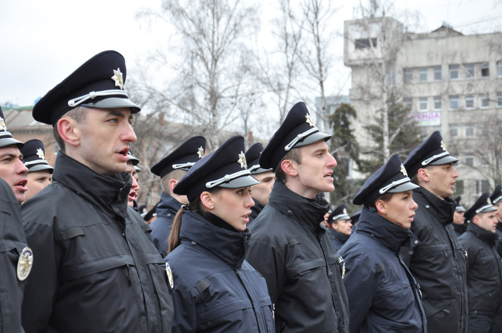 Вже за кілька хвилин патрульна поліція Полтави присягнула на вірність українському народу.
