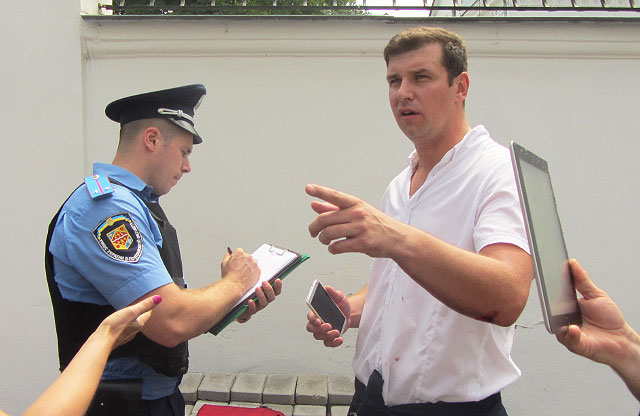 Олександр Шамота дає свідчення правоохоронцям (10 липня 2015 року)