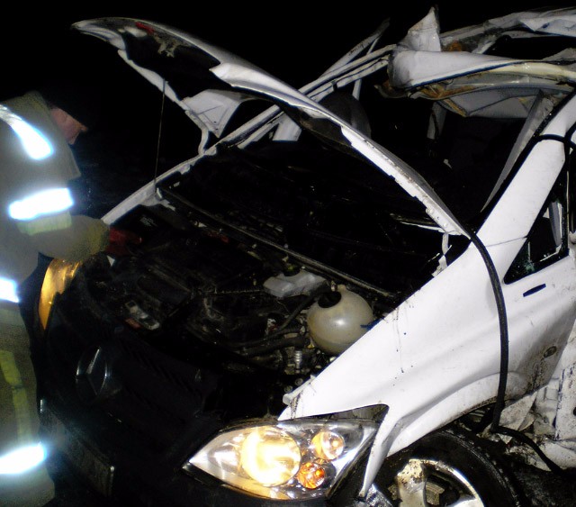 Mercedes Vito после столкновения с автокраном
