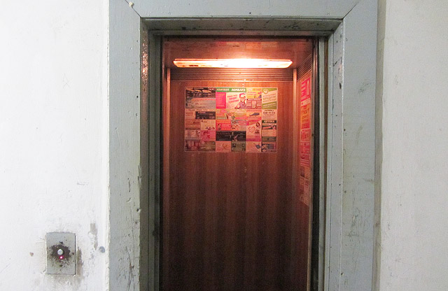 Відремонтований ліфт у 6-му під’їзді будинку на Мира, 18
