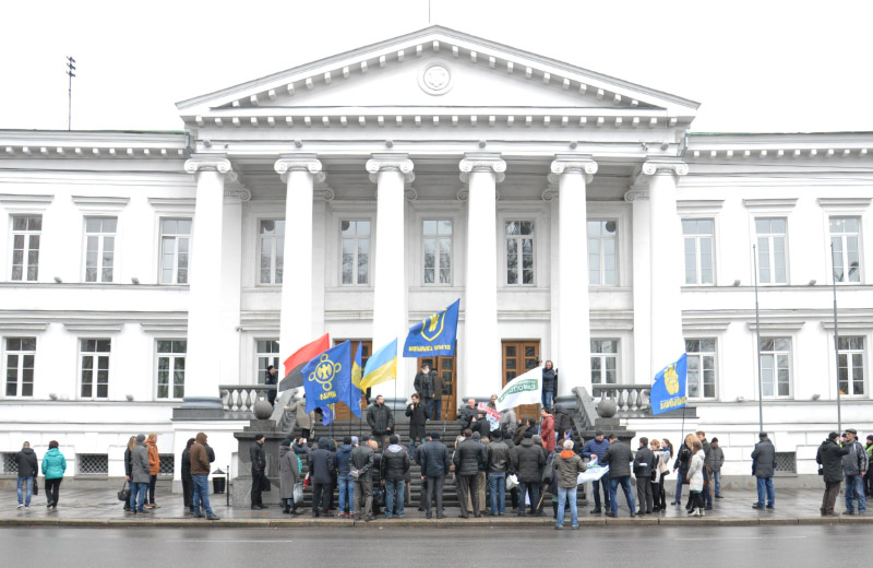 Мітинг «Свободи» та «Самопомочі» під стінами Полтавської міської ради