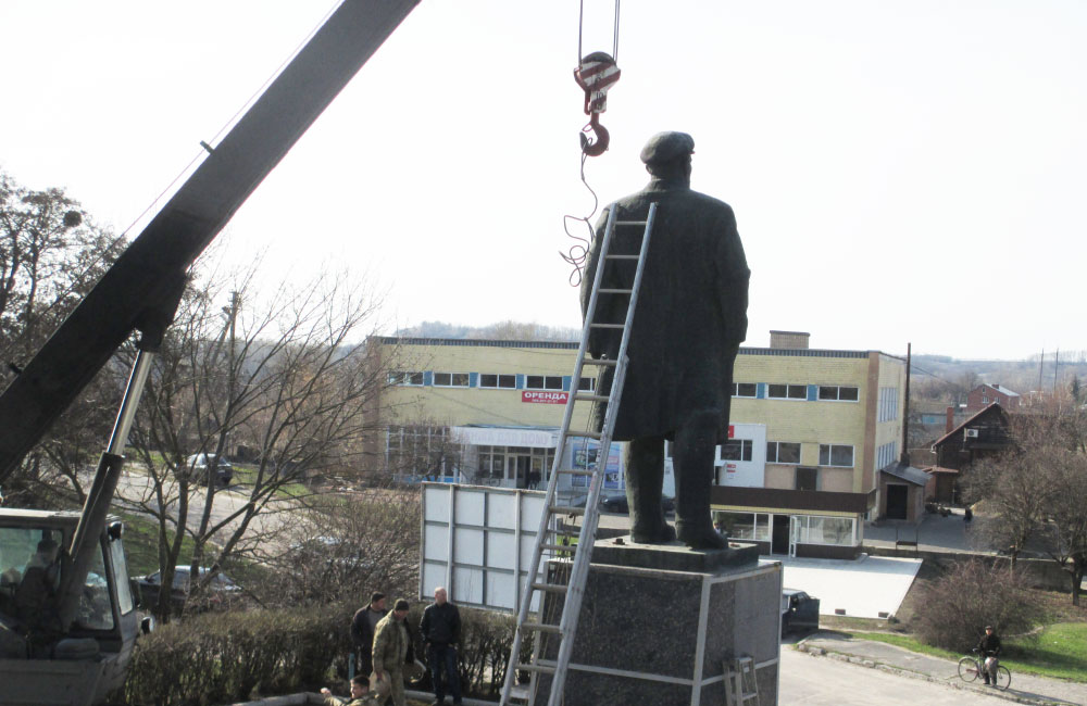 Спроба «декомунізувати» бронзового Леніна у Великій Багачці