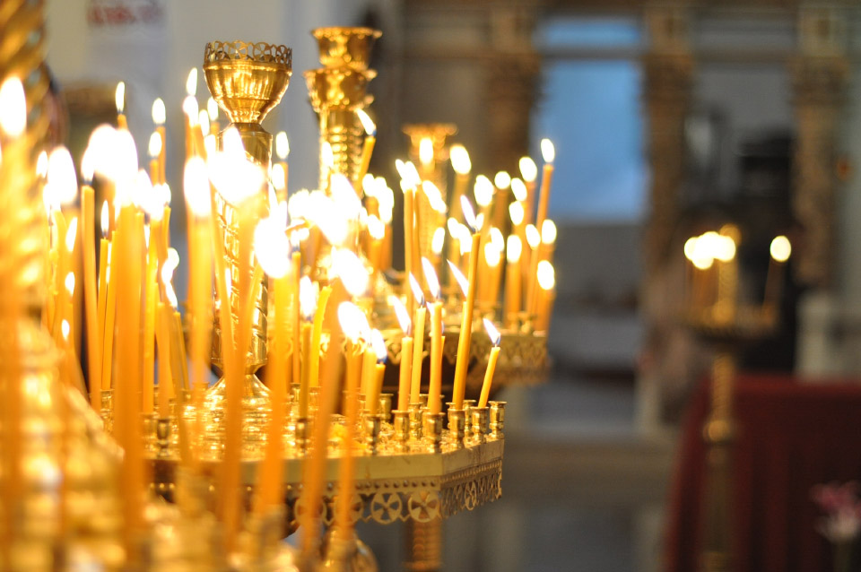 Воскресіння Господнє  святкується сьогодні православними християнами. Всю ніч і ранок у Свято-Успенському соборі йшла служба, а біля храму чекають віряни на освячення.