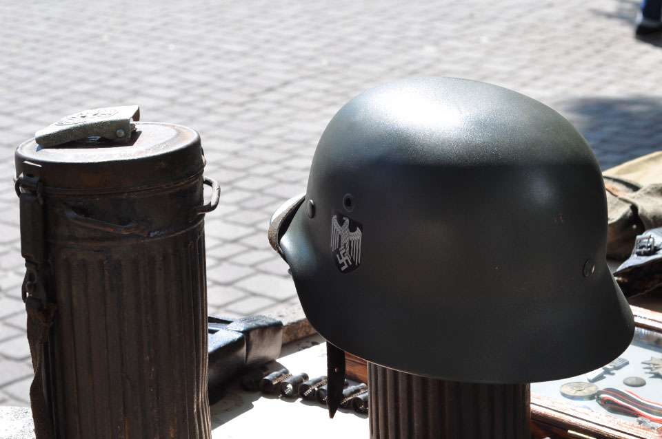 Це, наприклад, німецький шолом, реконструйований з часів війни.
