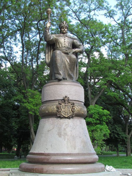 Пам’ятник Івану Мазепі знову чистий