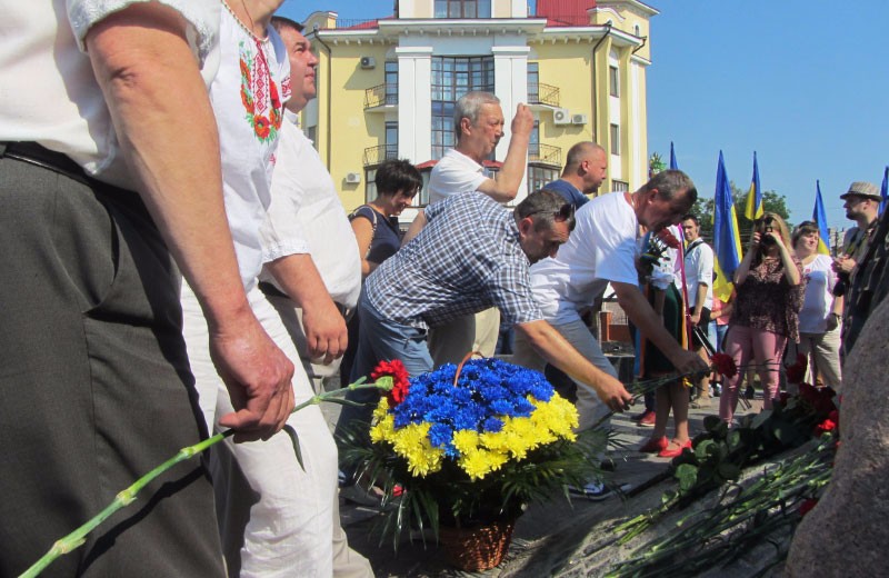 Покладання квітів до Пам’ятника загиблим козакам