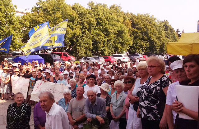 Мітинг під стінами Полтавської обласної ради