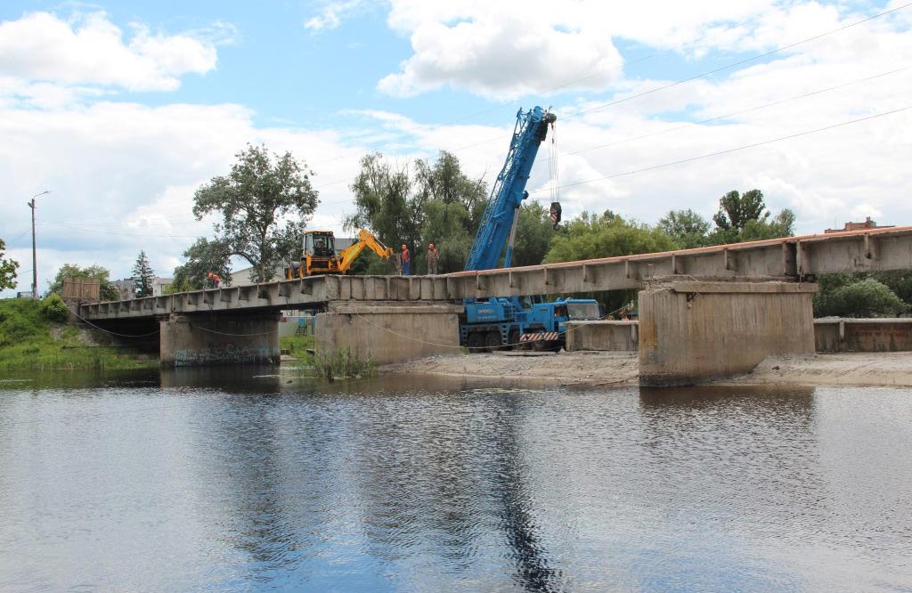Ремонт мосту через річку Хорол у Миргороді