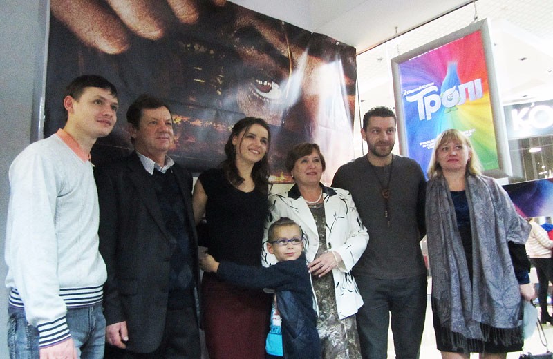 Підтримати акторку Анну Гуляєву приїхали її родичі, друзі та знайомі