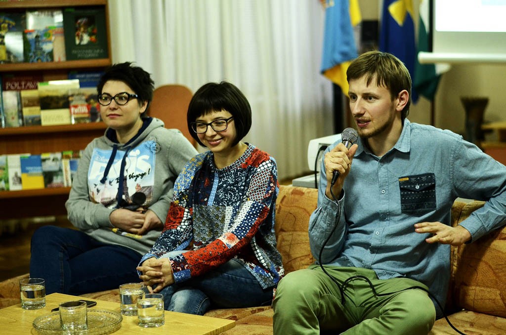 Автор проекту Богдан Логвиненко та полтавки Наталка Панченко (посередині) й Ірина Земляна (зліва)