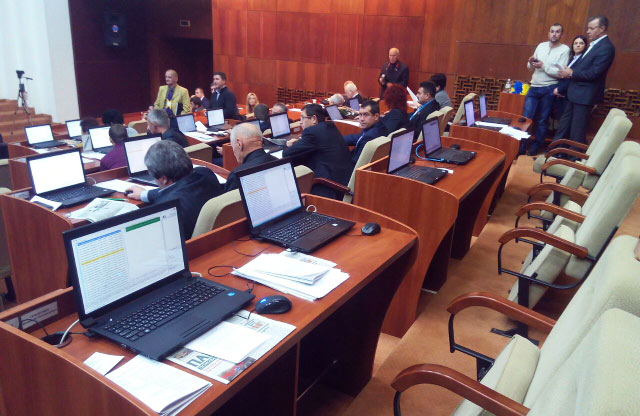 «Опозиційний блок» та депутати «БПП» Пісоцький та Спатар не приймають участь в голосуванні