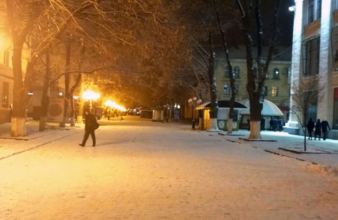 Ніч першого снігопаду, вулиця Соборності