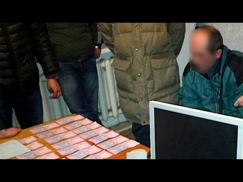 За підкуп начальника дільничних офіцерів поліції затримано жителя Полтавщини