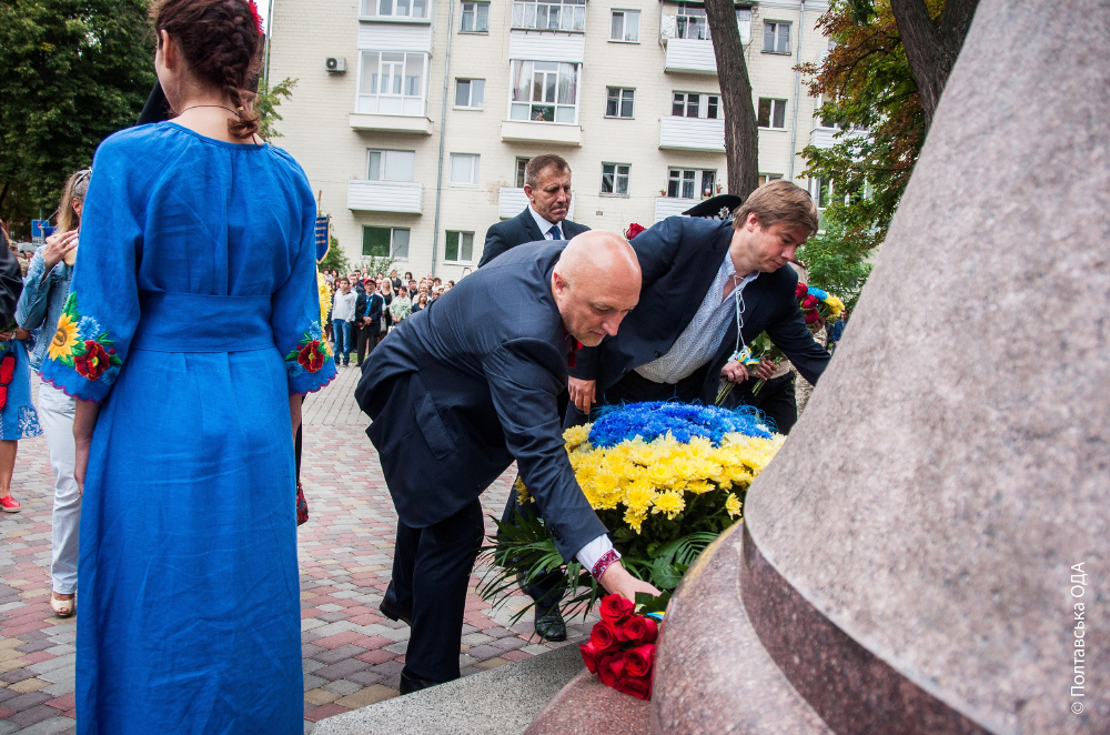 Покладання квітів до пам'ятника Іванові Мазепі