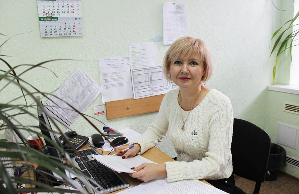 Олена Забишна — начальник відділу по роботі з юридичними особами служби обліку та реалізації