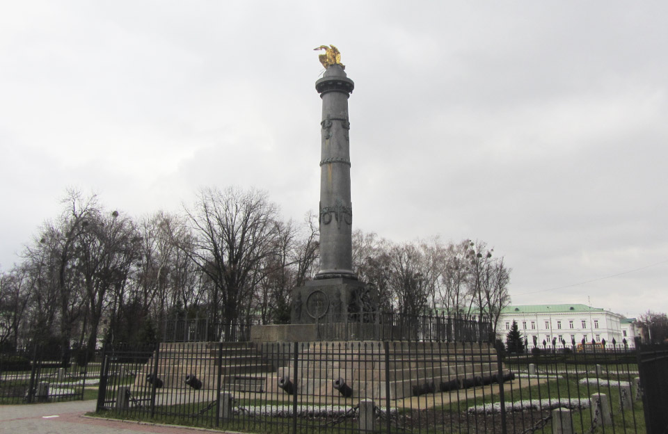 Пам’ятник Слави без прапорів та банера