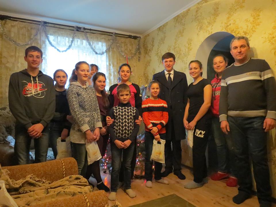 Помічник нардепа Ігор Рожко привітав діток з Оржицького будинку сімейного типу