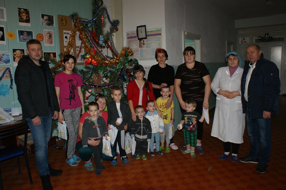 Помічник народного депутата Роман Порожнета відвідав дитяче відділення Хорольської центральної районної лікарні разом з мером міста Сергієм Волошиним.