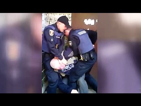 Полиция избила деда за торговлю картошкой