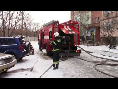 Полтава: під час пожежі у багатоповерхівці вогнеборці врятували чоловіка